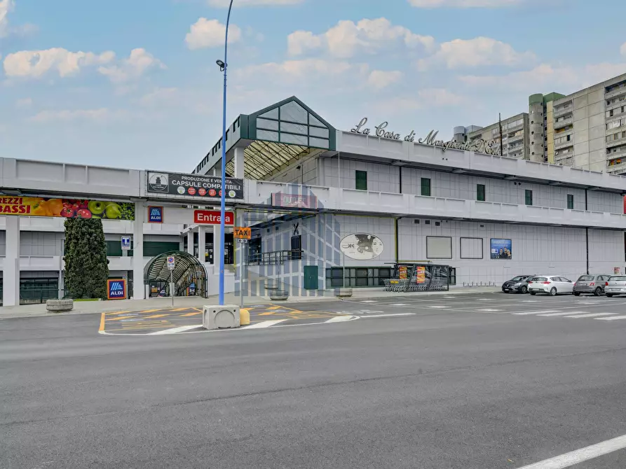 Immagine 3 di Negozio in affitto  in Giorgione 77 a Brescia