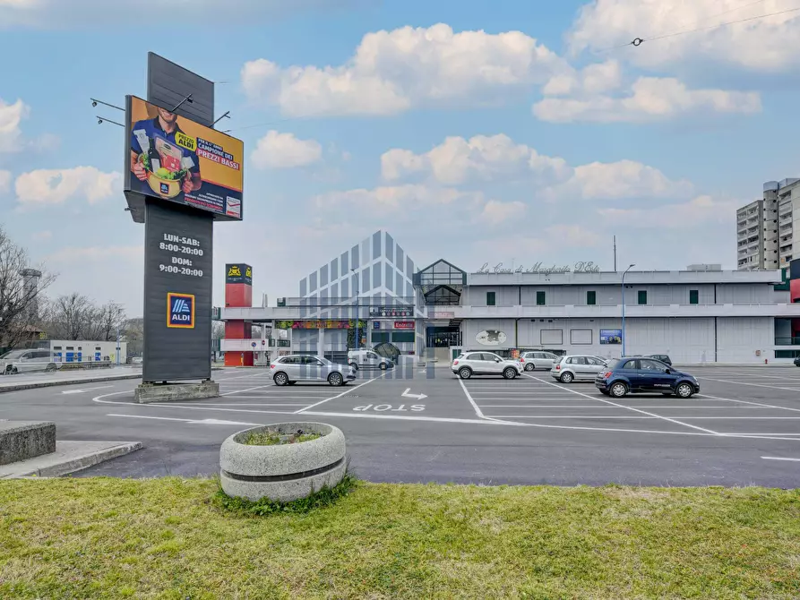 Immagine 5 di Negozio in affitto  in Giorgione 77 a Brescia