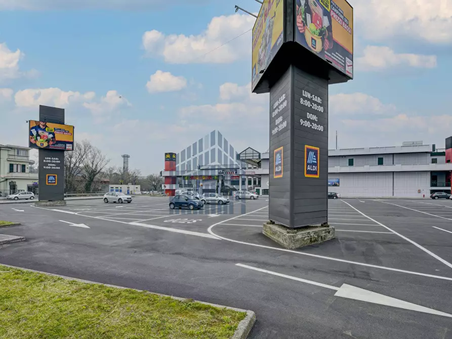 Immagine 8 di Negozio in affitto  in Giorgione 77 a Brescia