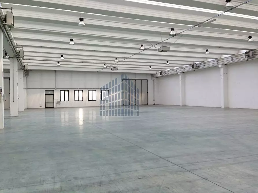 Immagine 1 di Capannone industriale in affitto  a Brescia