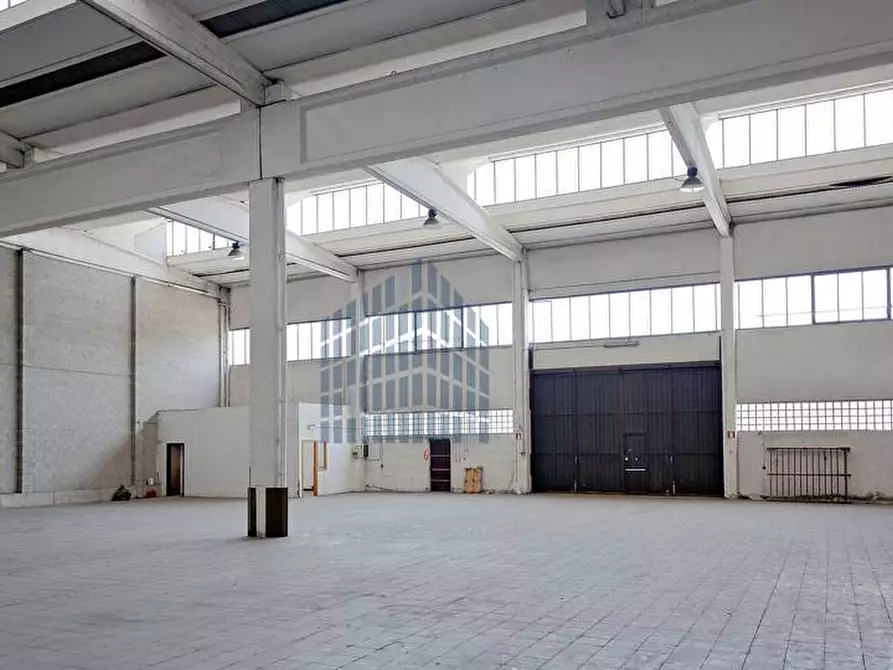 Immagine 2 di Capannone industriale in affitto  a Brescia