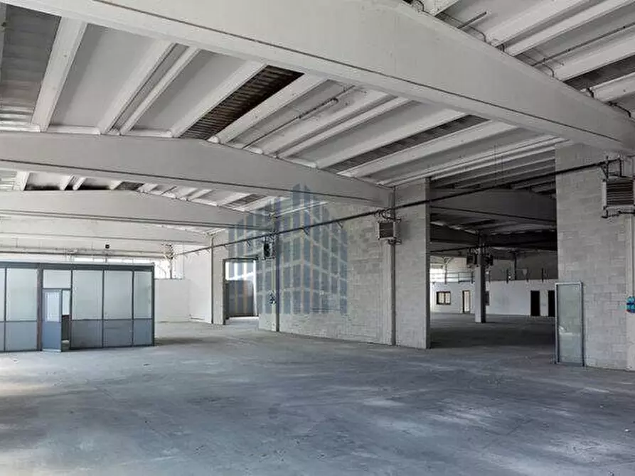 Immagine 6 di Capannone industriale in affitto  a Brescia