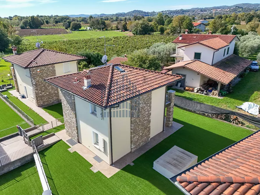 Immagine 1 di Villa in affitto  in Via Perlino 5 a Calvagese Della Riviera