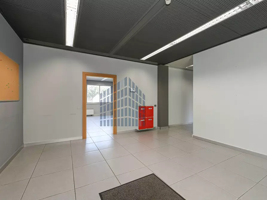 Immagine 9 di Ufficio in affitto  in via Maestri a Brescia