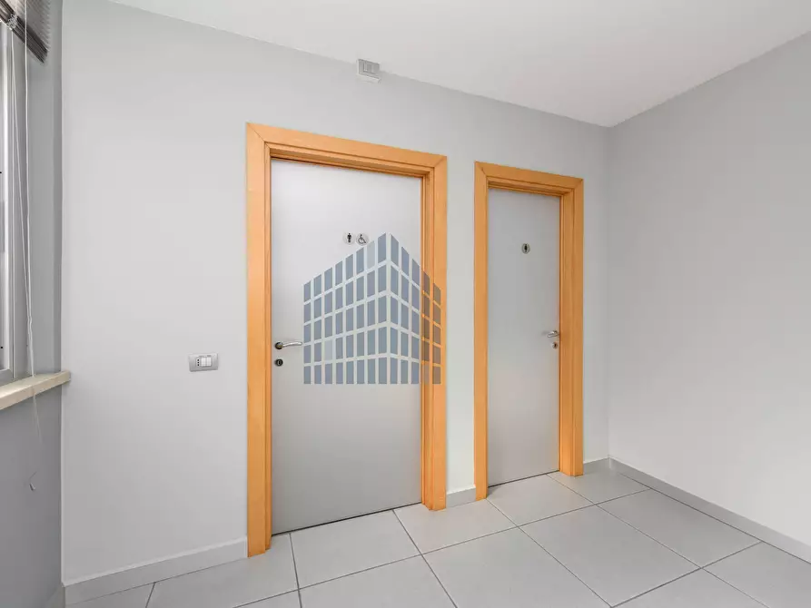 Immagine 11 di Ufficio in affitto  in via Maestri a Brescia