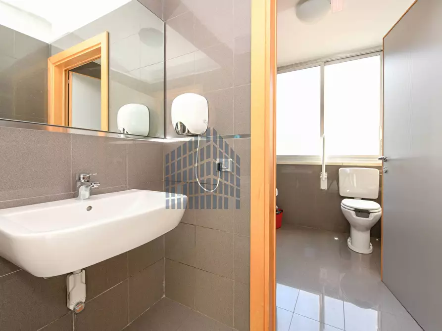 Immagine 12 di Ufficio in affitto  in via Maestri a Brescia