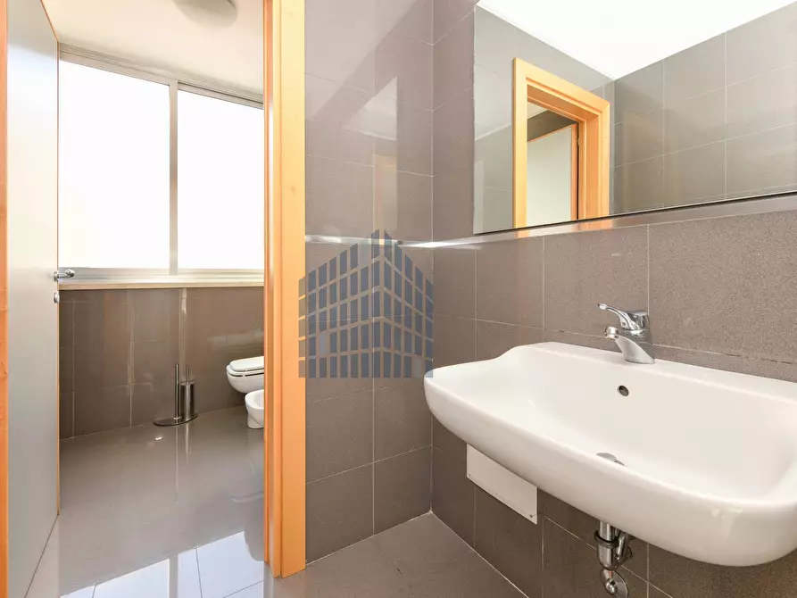 Immagine 13 di Ufficio in affitto  in via Maestri a Brescia