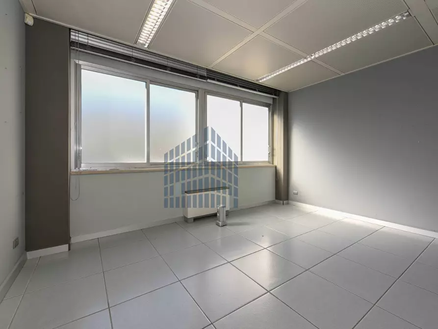 Immagine 23 di Ufficio in affitto  in via Maestri a Brescia