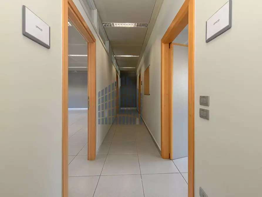 Immagine 25 di Ufficio in affitto  in via Maestri a Brescia