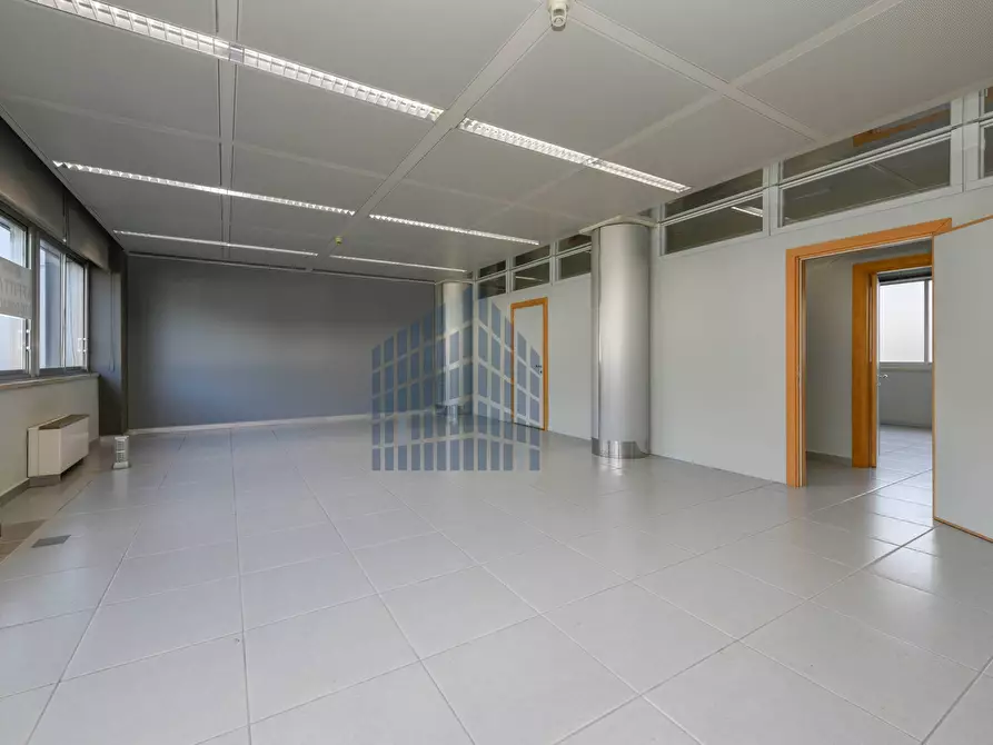 Immagine 26 di Ufficio in affitto  in via Maestri a Brescia