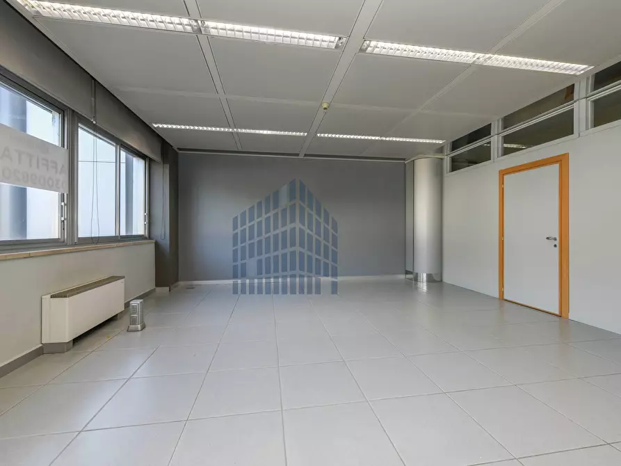 Immagine 27 di Ufficio in affitto  in via Maestri a Brescia