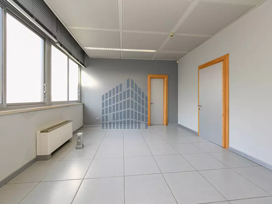 Immagine 34 di Ufficio in affitto  in via Maestri a Brescia