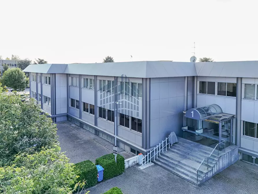 Immagine 41 di Ufficio in affitto  in via Maestri a Brescia