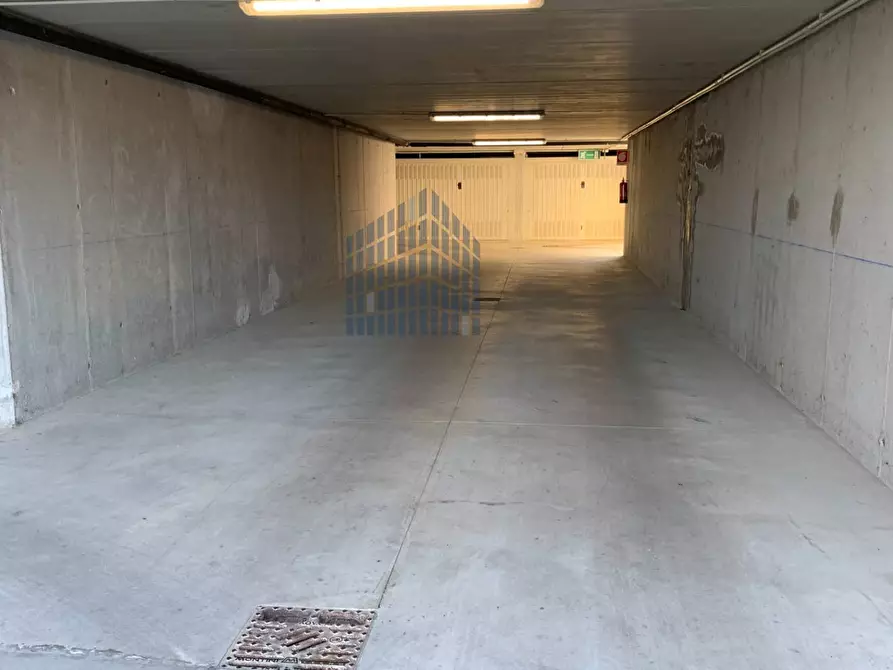 Immagine 2 di Box auto in vendita  in Località Zappello 1 a Pozzolengo