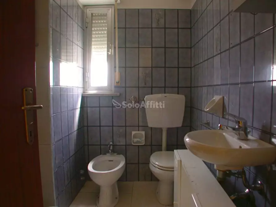 Immagine 7 di Ufficio in affitto  a Fano