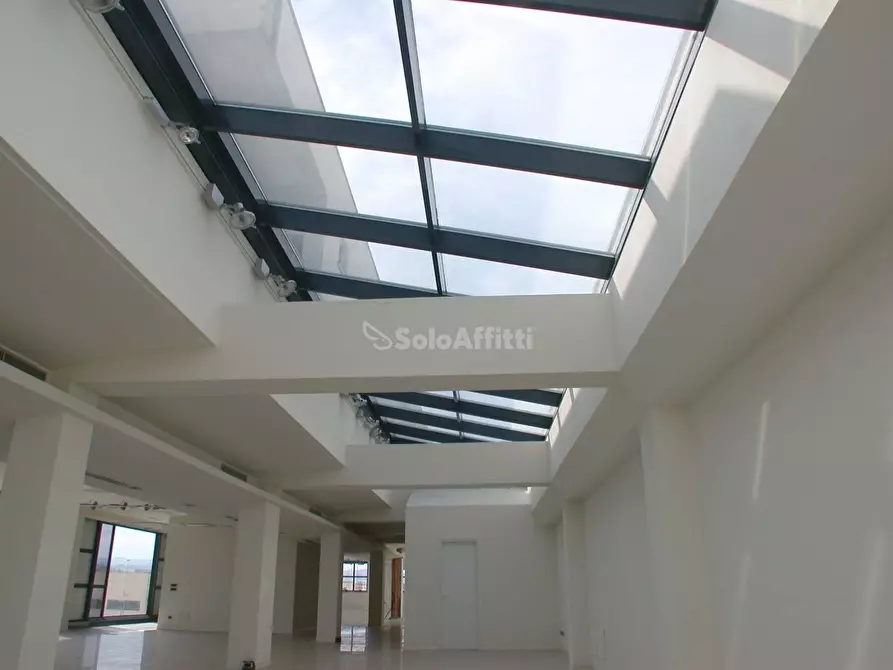 Immagine 5 di Ufficio in affitto  a Pesaro