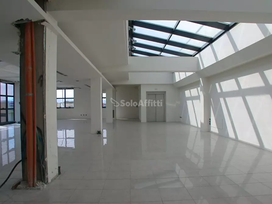 Immagine 4 di Ufficio in affitto  a Pesaro