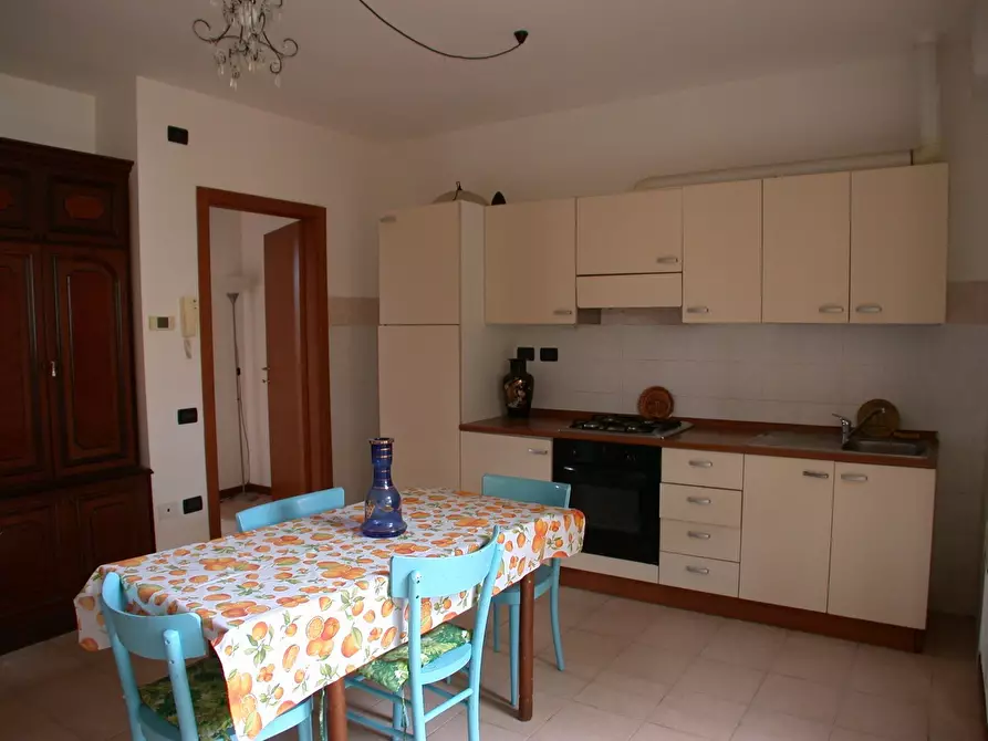 Immagine 2 di Appartamento in vendita  a Fano