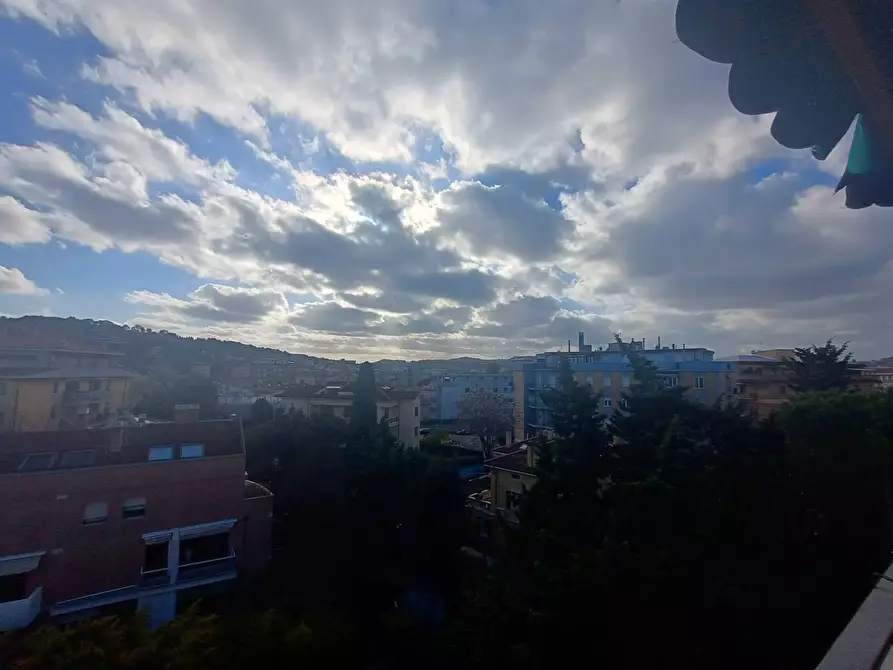 Immagine 16 di Appartamento in vendita  a Pesaro