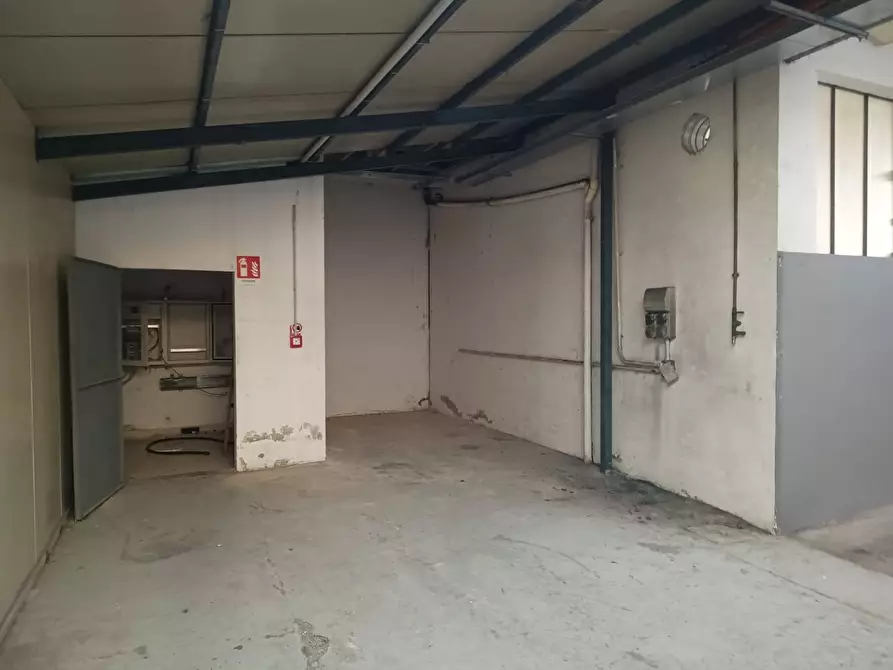 Immagine 3 di Capannone industriale in affitto  a Pesaro