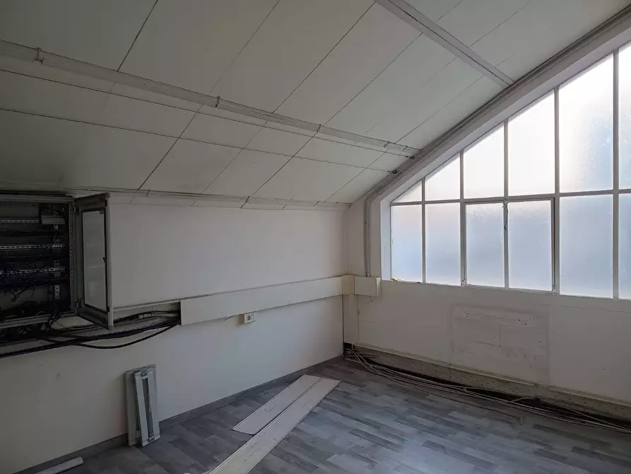 Immagine 12 di Capannone industriale in affitto  a Pesaro