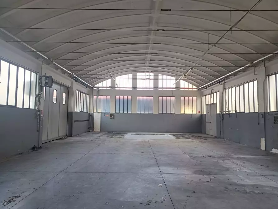Immagine 3 di Capannone industriale in affitto  a Pesaro