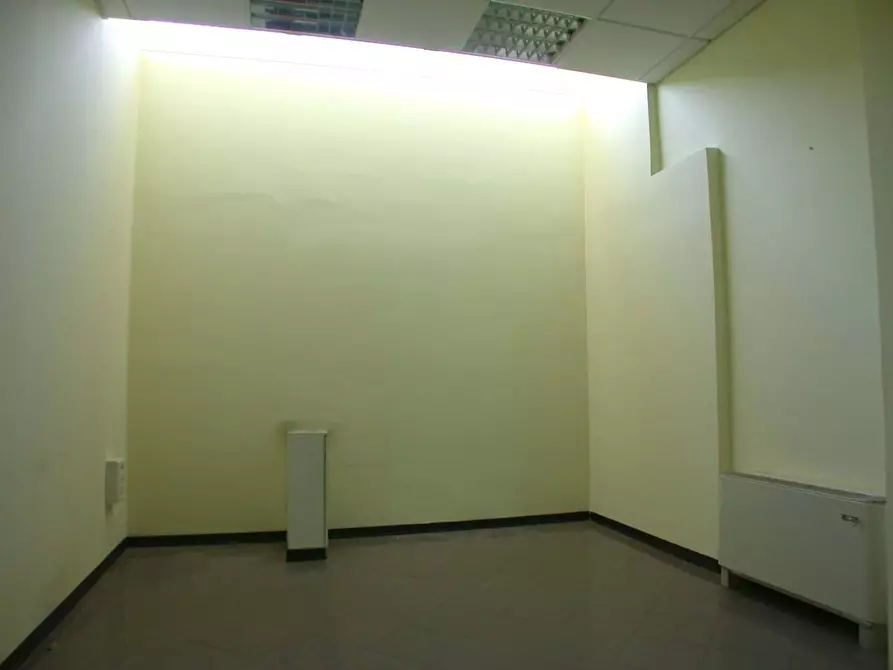 Immagine 10 di Ufficio in affitto  a Pesaro