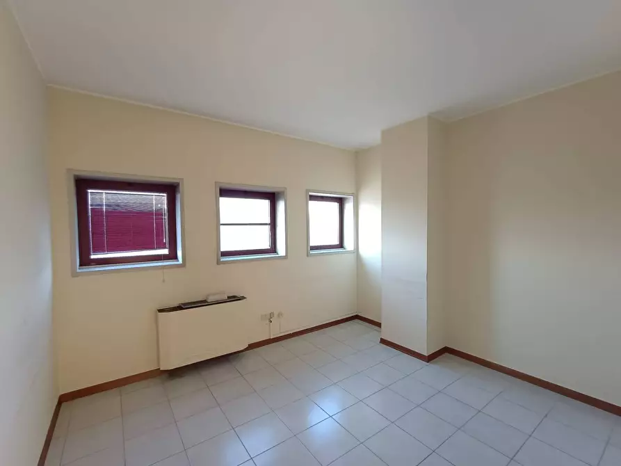 Immagine 10 di Ufficio in affitto  in via Andrea Costa a Pesaro