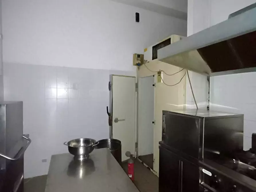 Immagine 11 di Locale commerciale in affitto  in Via Giovanni Giolitti a Pesaro
