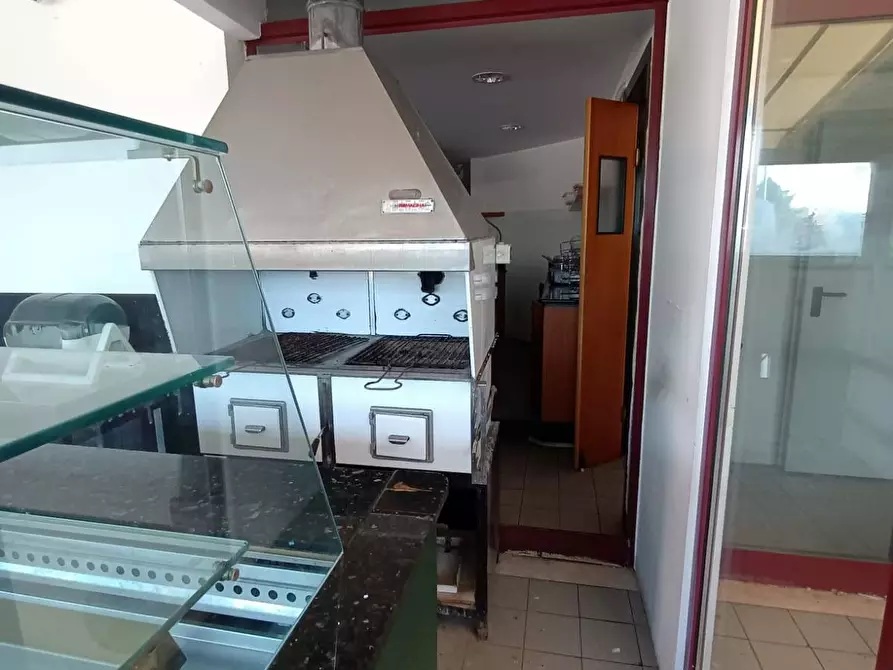 Immagine 12 di Locale commerciale in affitto  in Via Giovanni Giolitti a Pesaro