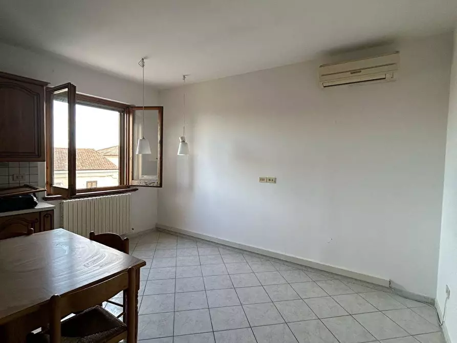 Immagine 1 di Appartamento in affitto  in via Betti a Terre Roveresche