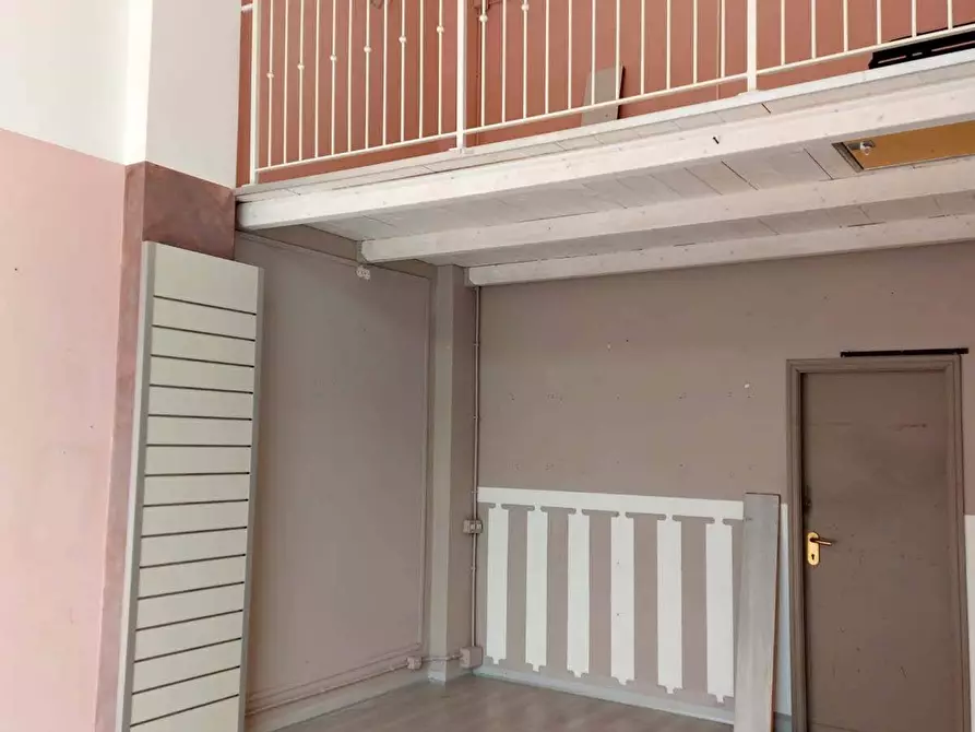 Immagine 1 di Locale commerciale in vendita  in GALLERIA FONDITORI 48 a Pesaro