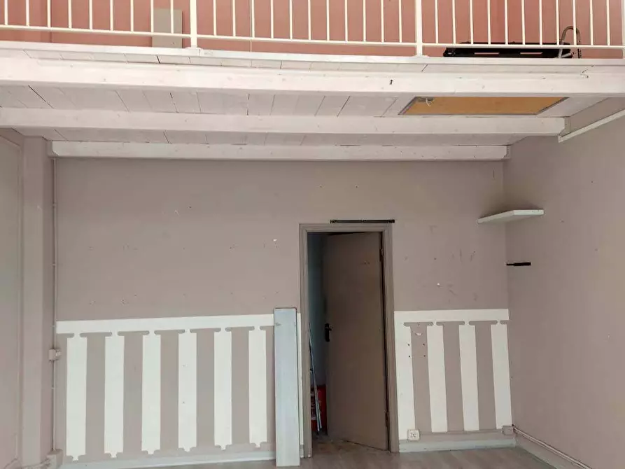 Immagine 2 di Locale commerciale in vendita  in GALLERIA FONDITORI 48 a Pesaro