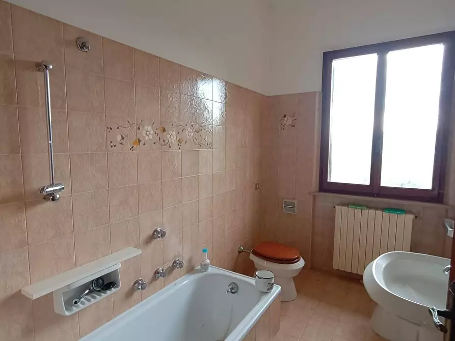 Immagine 14 di Villa in vendita  a Mombaroccio