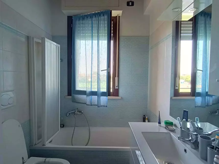 Immagine 10 di Appartamento in vendita  in XXVIII 10 a Fano