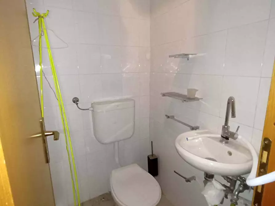 Immagine 7 di Locale commerciale in affitto  in C.so Matteotti 57 a Fano