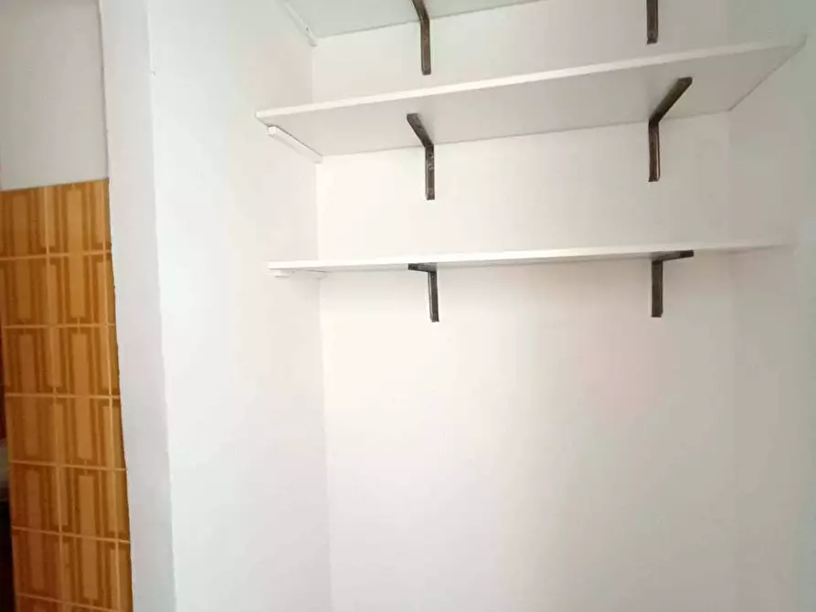 Immagine 9 di Locale commerciale in vendita  in VIA T AMIANI 33 a Fano