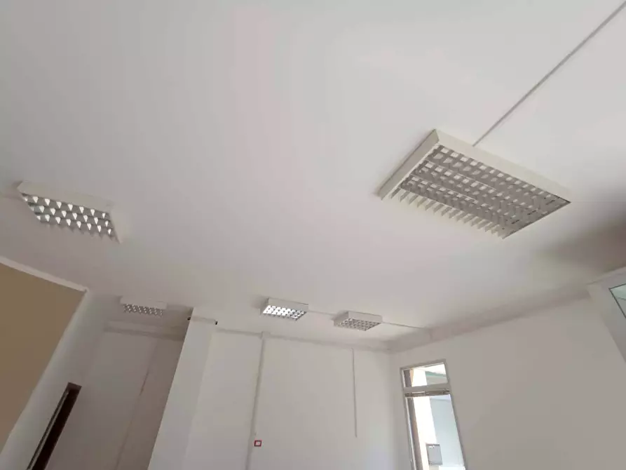 Immagine 6 di Locale commerciale in vendita  in VIA T AMIANI 33 a Fano