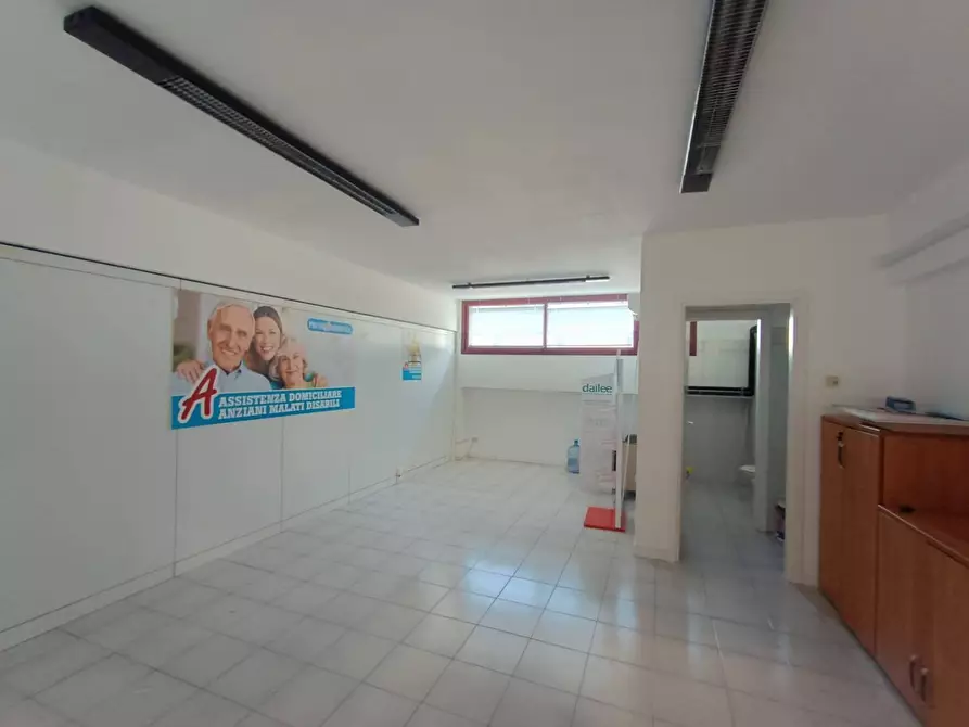 Immagine 3 di Ufficio in vendita  in Galleria Dei Fonditori 48 a Pesaro