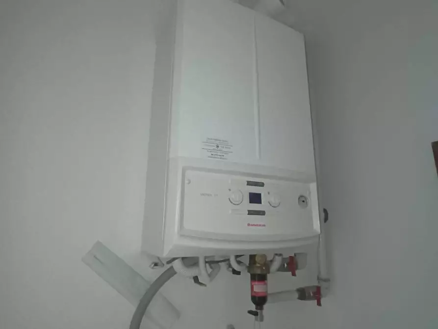 Immagine 8 di Locale commerciale in vendita  in VIA DELLE BETULLE a Pesaro