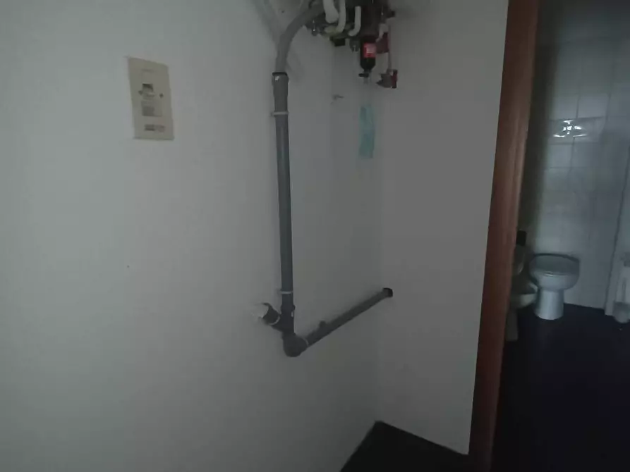 Immagine 9 di Locale commerciale in vendita  in VIA DELLE BETULLE a Pesaro