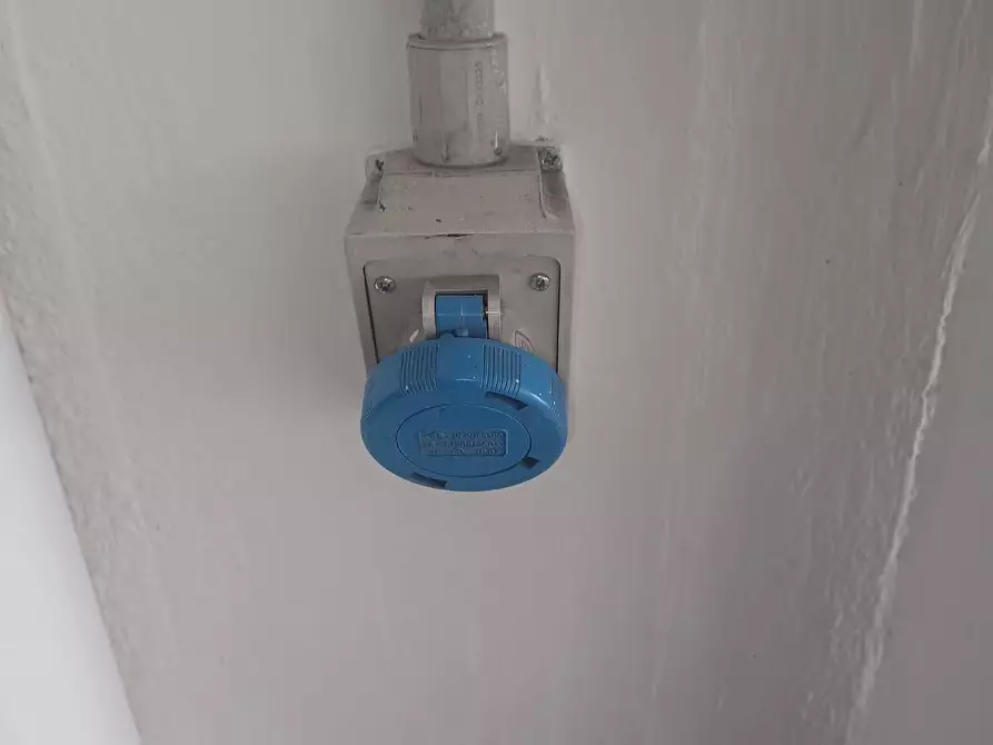 Immagine 12 di Locale commerciale in vendita  in VIA DELLE BETULLE a Pesaro