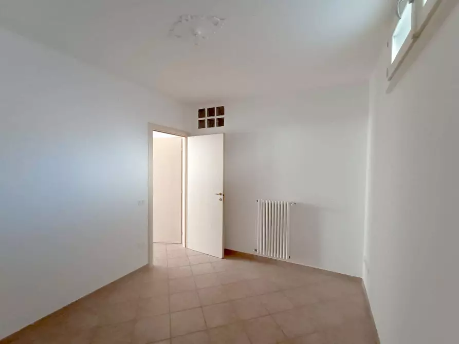 Immagine 12 di Appartamento in vendita  in via bixio a Pesaro