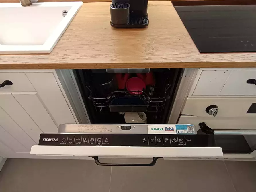 Immagine 8 di Appartamento in vendita  in via Gennari a Fano