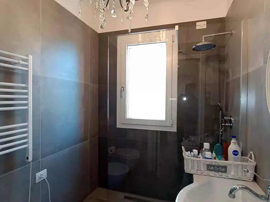 Immagine 16 di Appartamento in vendita  in via Gennari a Fano