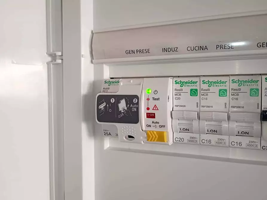 Immagine 35 di Appartamento in vendita  in via Gennari a Fano