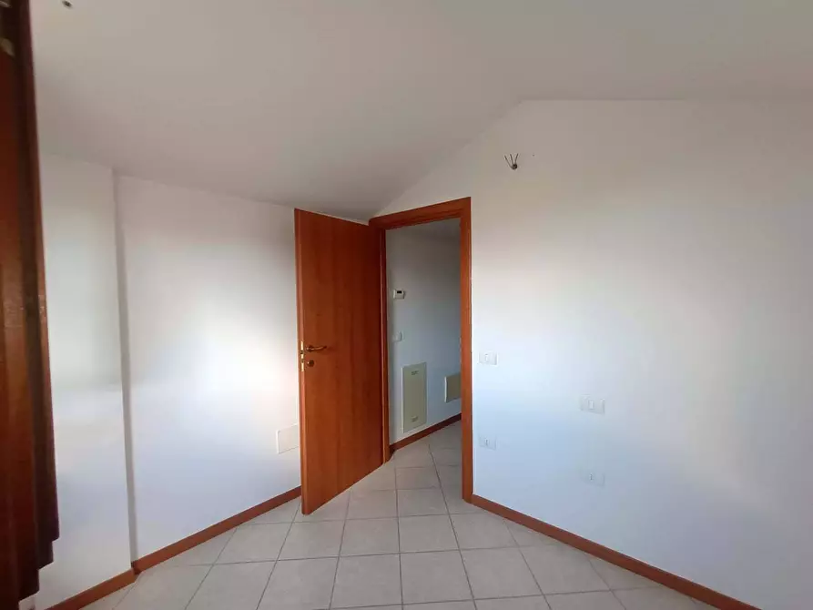 Immagine 17 di Appartamento in vendita  in via Roma 95 a Cartoceto