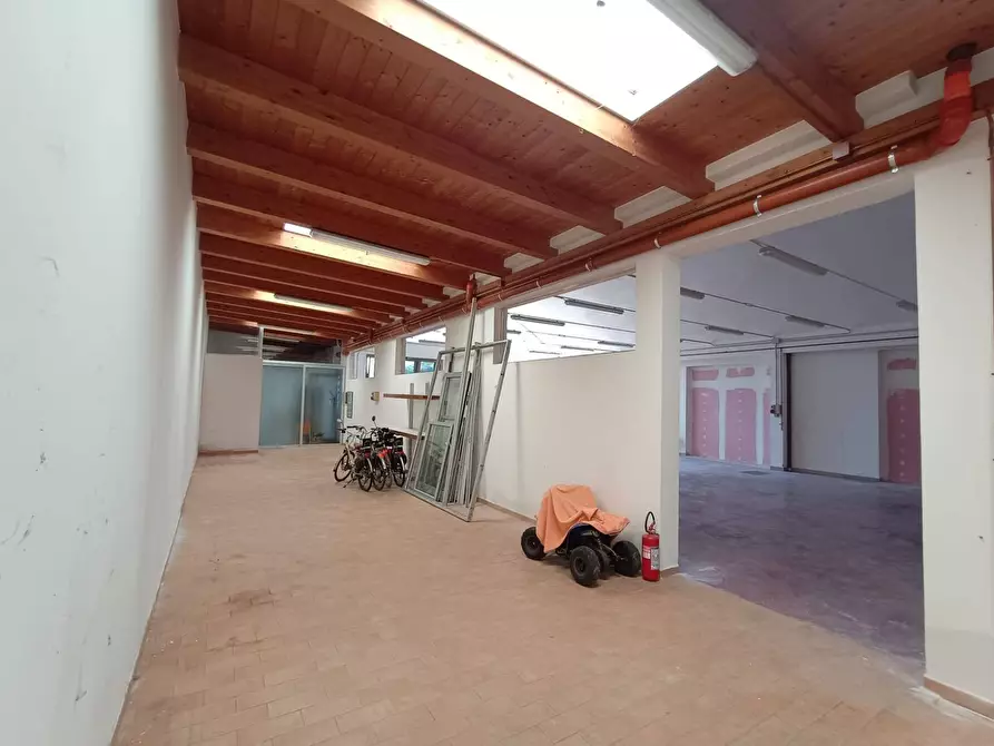 Immagine 5 di Capannone industriale in affitto  in FLAMINIA 143 a Fano