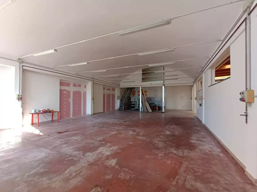 Immagine 1 di Capannone industriale in affitto  in FLAMINIA 143 a Fano