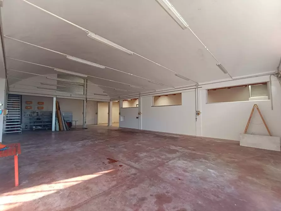 Immagine 2 di Capannone industriale in affitto  in FLAMINIA 143 a Fano